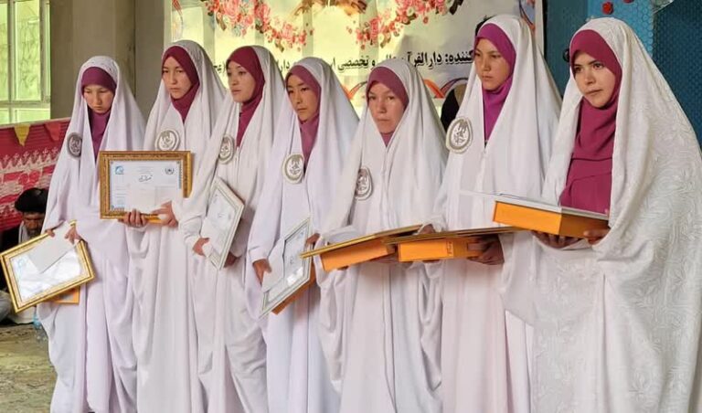 جشن فراغت دختران حافظ کل قرآن کریم در دار القرآن اسراء بامیان