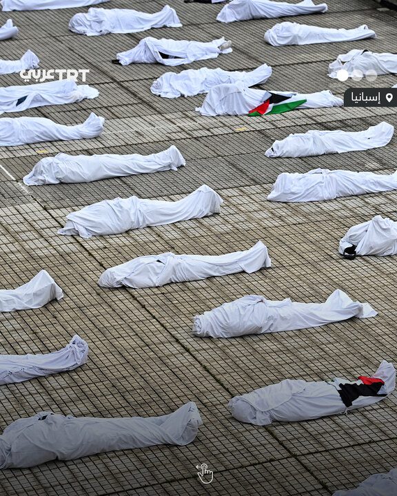 گزارش تصویری | کفن‌پوشی معترضان اسپانیایی علیه جنایات اسرائیل