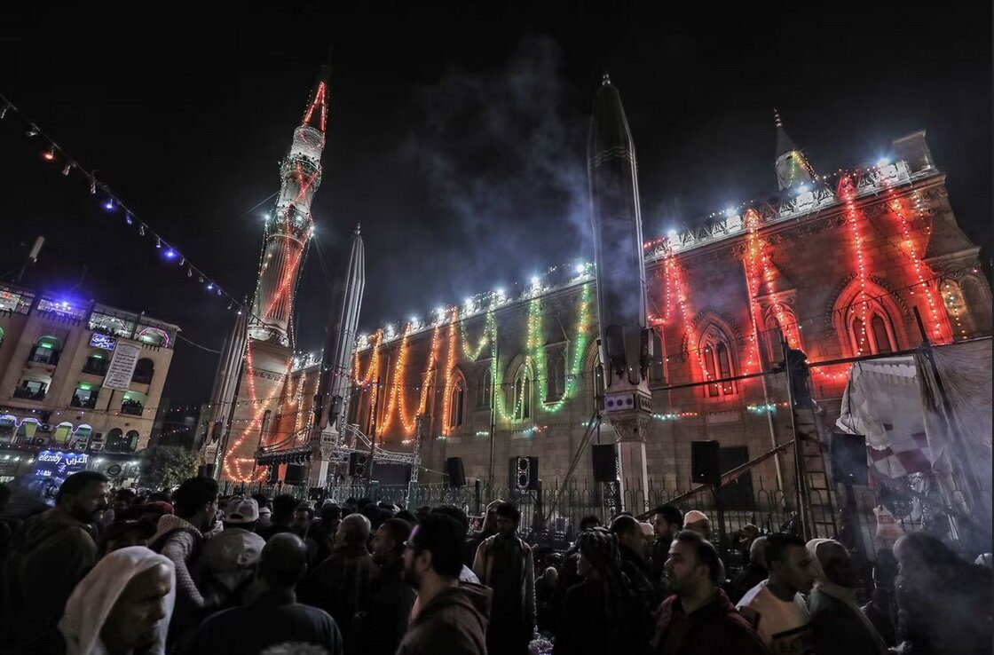 با برگزاری آیین باشکوه «لیلة الکبیره»؛ سالروز ورود رأس امام حسین(ع) به قاهره گرامی داشته شد 1 با برگزاری آیین باشکوه «لیلة الکبیره»؛ سالروز ورود رأس امام حسین(ع) به قاهره گرامی داشته شد