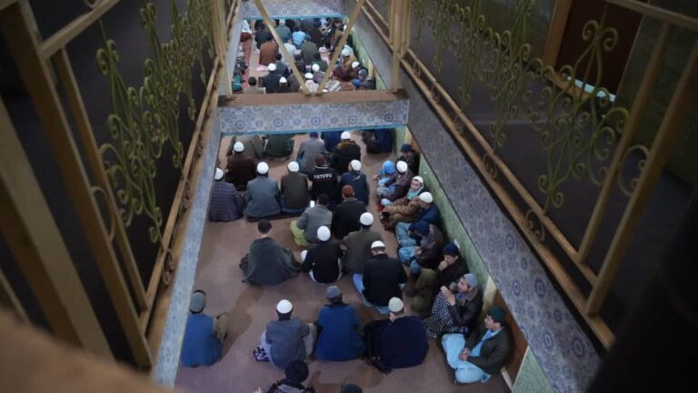 کرسی تلاوت و تفسیر قرآن کریم